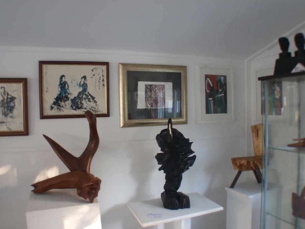 Lakefield Gallery Keel  Екстериор снимка